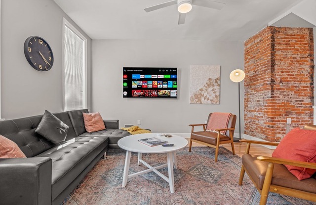 NoLibs Spacious 3BR- Great Location Close 2 Action