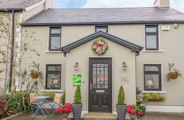 NONO'S COTTAGE, pet friendly in Gneeveguilla, County Kerry
