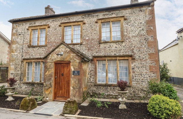 NORDEN HOUSE, pet friendly in Maiden Newton