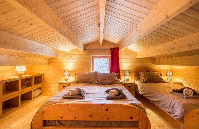 Nordic Lodge TinyHaus sleeps 4-5 with outdoor Jacuzzi , Les Arcs Paradiski