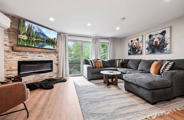Nordic Retreat - New Reno - Pools & Hot Tub - Skiing - Story Land -Game Room!