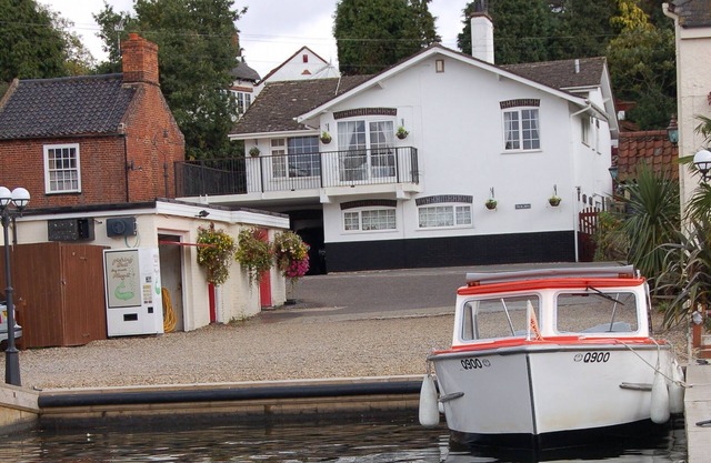 Norfolk Broads Self Catering Holiday Home in the Heart of Horning.