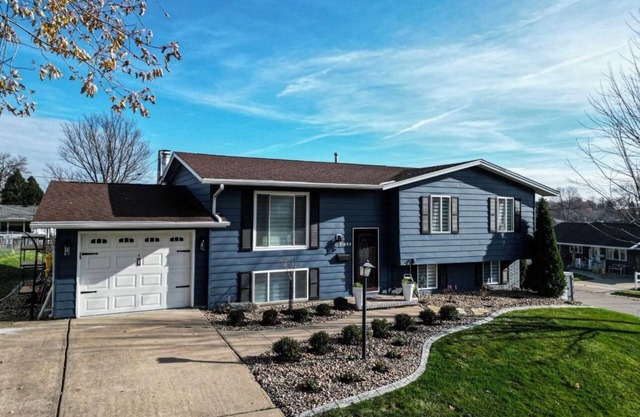 Norland Getaway, great west end location, Hot Tub-Pet friendly, Arcade!