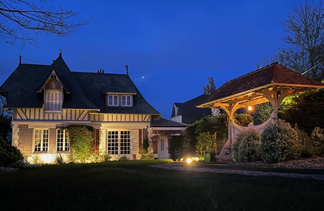 Norman mansion between Deauville and Honfleur, facing the sea