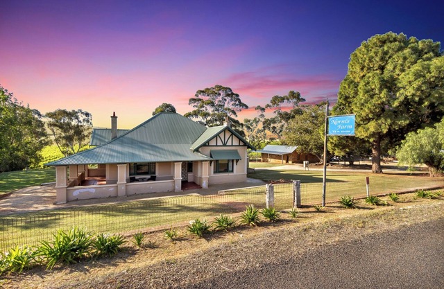 Norms Farm Vineyard Retreat, perfect for families & friend groups