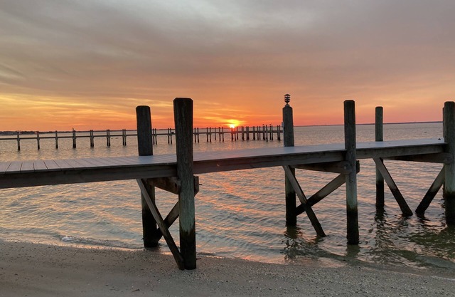 North Beach Retreat on Beautiful Sand Street. Pet Friendly