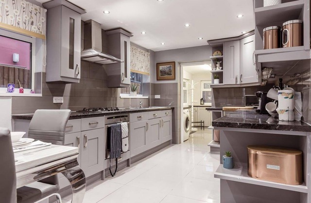 North Central London House/Sleeps8/garden/wifi