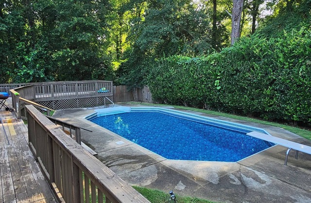 North Columbus POOL HOUSE: near Uptown Columbus, Civic Center, & Ft. Moore