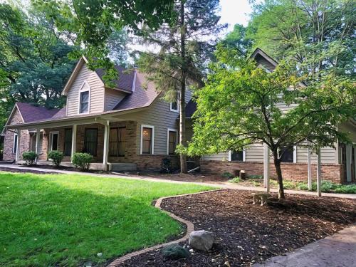 North Oaks Estate