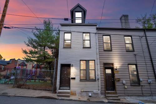 North Shore 3 Bdrm House with Fire Pit & Yard