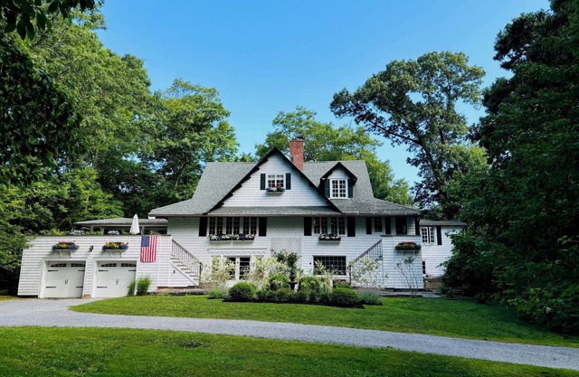 North Shore Four-Bedroom Country Manor