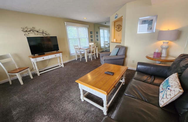 North Shore Inn Traverse City - Unit 209