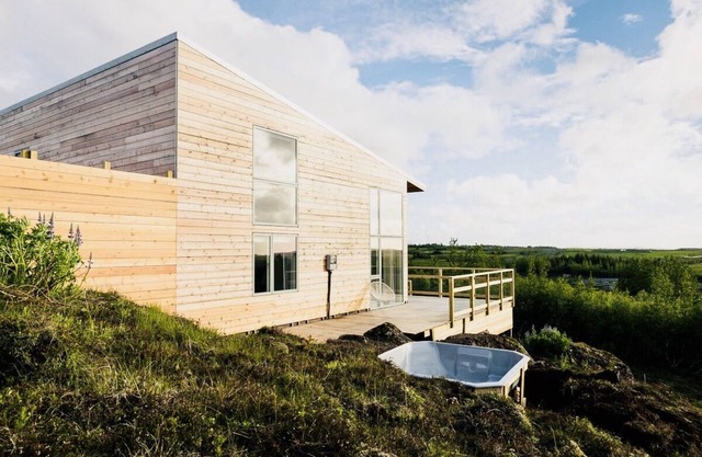 Northern lights villa v/hottub 10 minutes to Reykjavik.