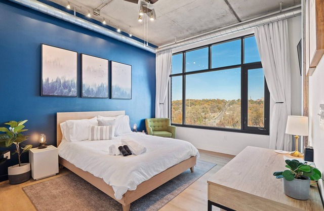 Northside District Loft - Panoramic Valley Views