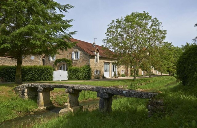 Nr SEMUR en AUXOIS Experience the Delights of this Fabulous Farmhouse