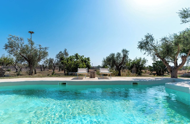 Null 'Trullo Occhiazzi' with Private Pool, Wi-Fi and Air Conditioning