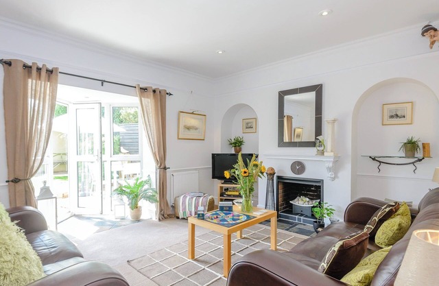 Number 1 Admiralty Cottages