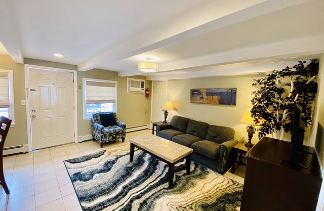 nVRBO PREMIER HOST LISTING - 2 BR BEACH SUITE - TWO POOLS. Full Kit & Liv Rm