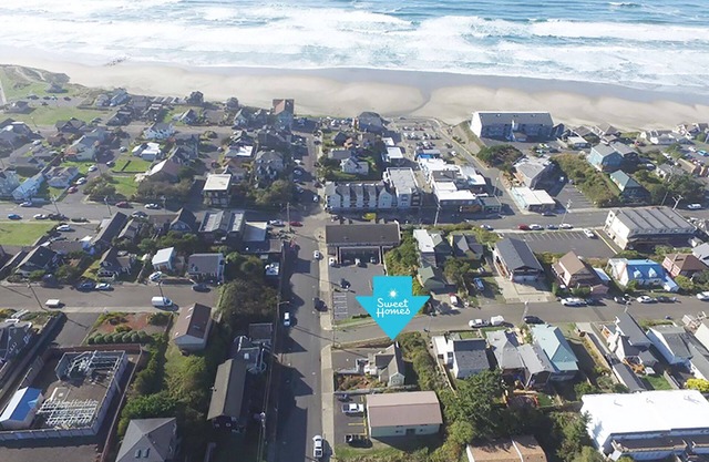 Nye Beach! Historic Nye Creek Cottage! Walk to Everything!