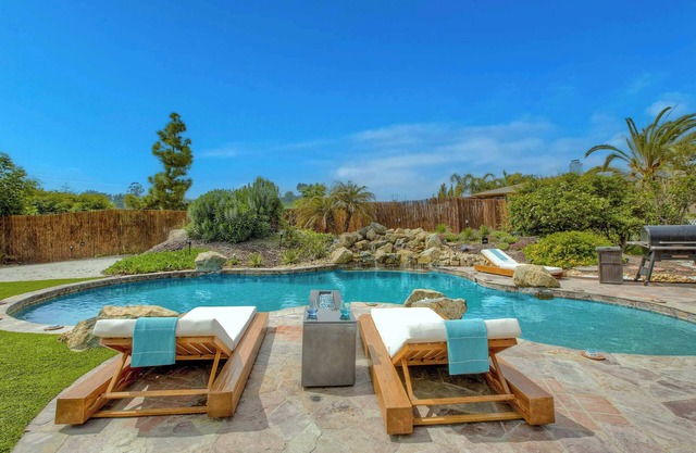 O-side Oasis - Luxury Home with Pool & Fire Pit