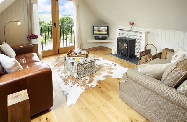 Oak framed barn provides is an idyllic romantic retreat