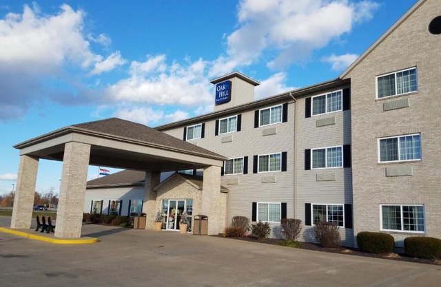 Oak Hill Inn & Suites