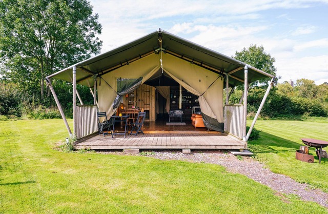 OAK, pet friendly, character holiday cottage in Dalwood