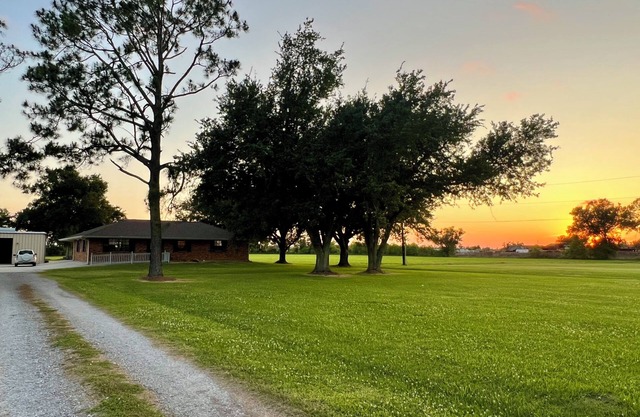 Oaks & Acreage! Comfortable home on 8.5 acres