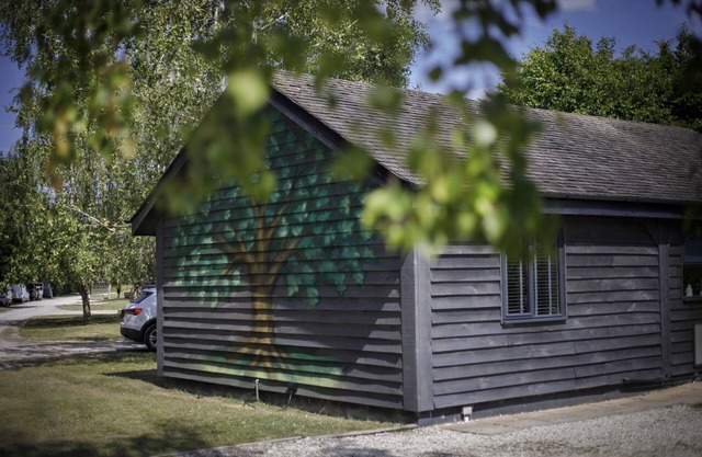 Oakwood Lodge with hot tub
