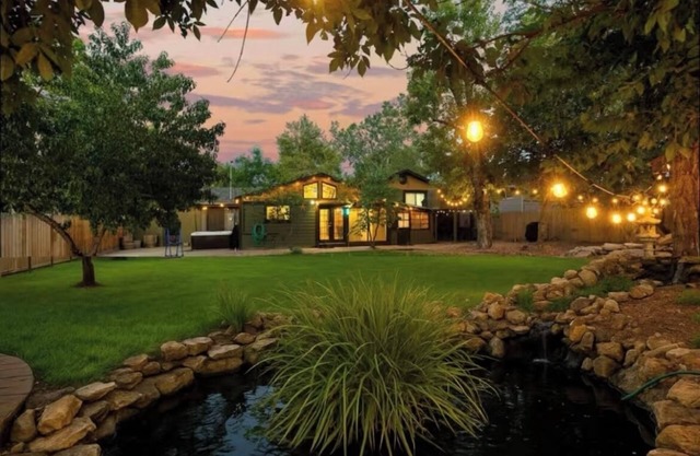Oasis Backyard near Red Rocks: HotTub, GameRoom, Gym, FirePit & Vibes