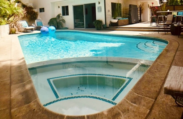 Oasis in the Heart of Hollywood with Private Pool & Spa - 5 Star Modern Studio