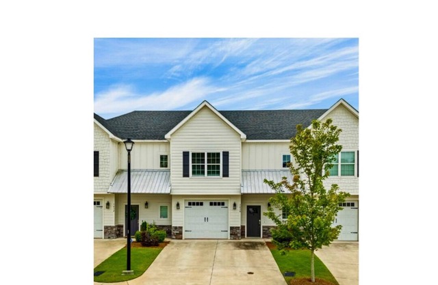 Oasis on the Plains is a beautiful, spacious 3 bedroom retreat.
