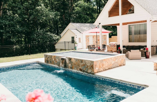 Oasis Pool OPEN YEAR ROUND Private Fire Pit Modern Views