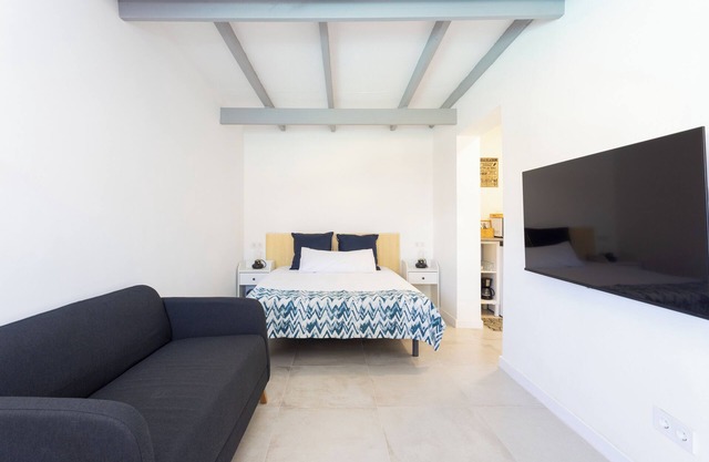 Oasis Tenerife Rentals - Studio (3) with pool, outdoor kitchen, barbecue and mountain views