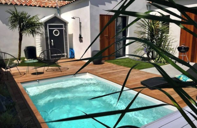 "øasis, villa near the beach with heated swimming pool