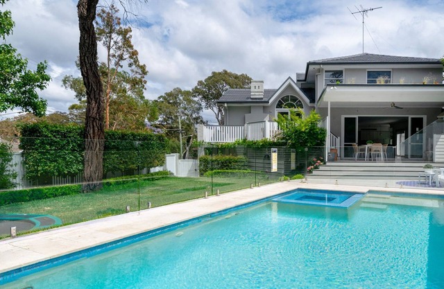 Oatley Escape with Pool Relax in Style & Elegance