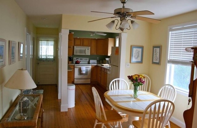 Ocean Block Beach Cottage - 7 Delaware Ave - Downtown Rehoboth