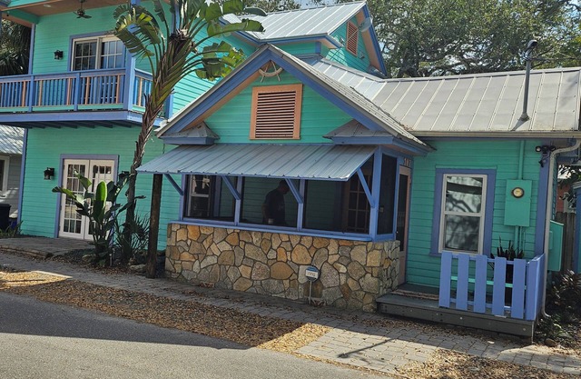 Ocean Breezes Await – Walk-to-Beach 3BR/2BA Retreat in NSB