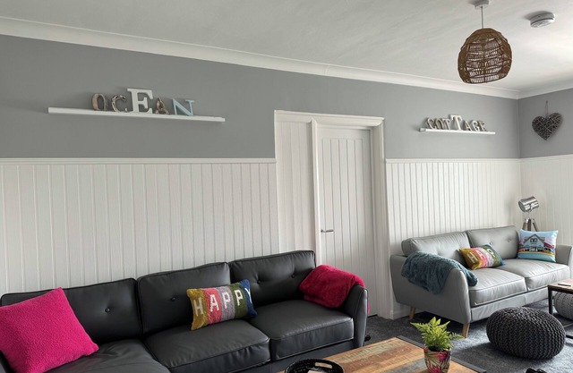 Ocean Cottage, Ferring - seaside cottage with it's own bar & EV charger