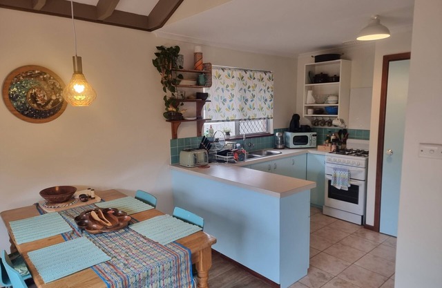 Ocean Drive Home: 3 bedroom boho chic comfy home