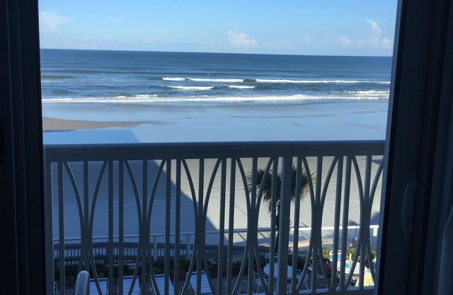 Ocean Front, Luxurious 3/3 New Rental