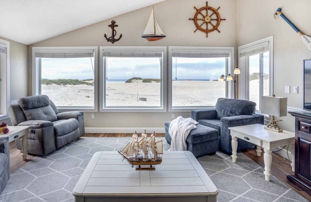 Ocean Front 2BR, 2BA Home! Dog Friendly! Walk Out to the Ocean!