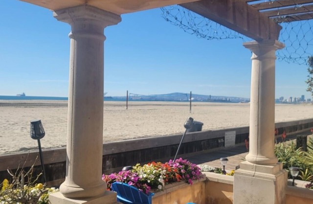 Ocean-Front Beach Studio Apartment On the Sand, kitchenette, Great wi-fi
