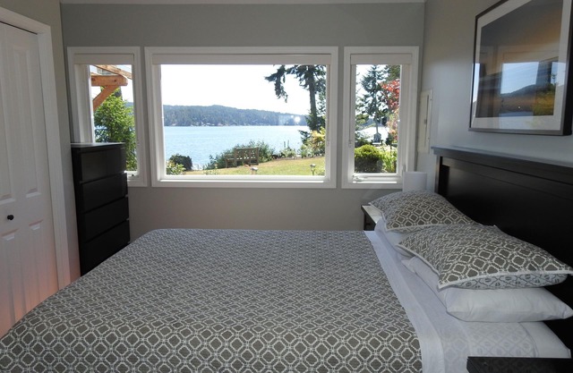 Ocean Front Cottage in Sooke on Vancouver Island Kayaking Hot Tub
