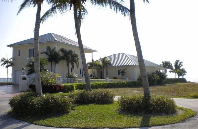 Ocean Front, Private Swimming Pool with Miles of Sandy Beaches