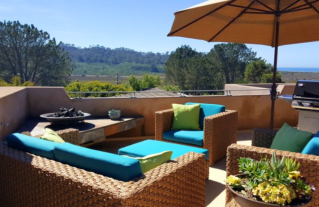 Ocean & Lagoon View Studio, Walk to Beach, Large Private View Deck