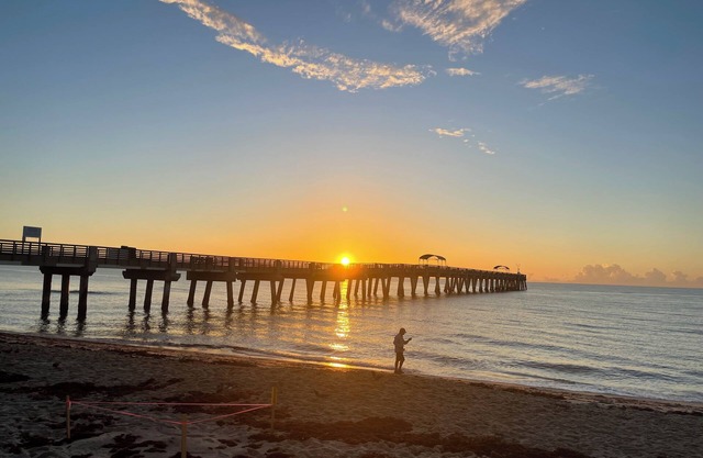 Ocean Retreat at the Historic District. 1.5mi to beach & 0.3mi to LWB Downtown
