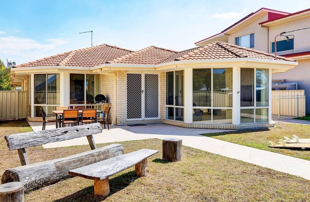 Ocean Road Oasis - Beach Front Location