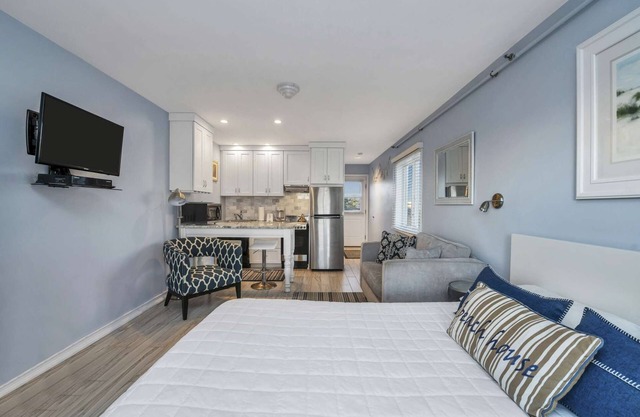 Ocean theme Balcony-View Studio Apt w/1 BTH & Tub