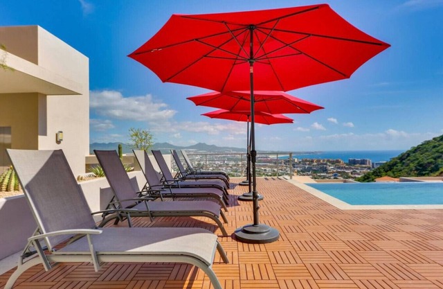 Ocean View, 2 Infinity Pools, Pedregal, Walkable
